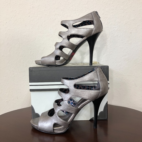 Bisou Bisou Shoes - NWOT Bisou Bisou Silver Strappy Heels Size 9M